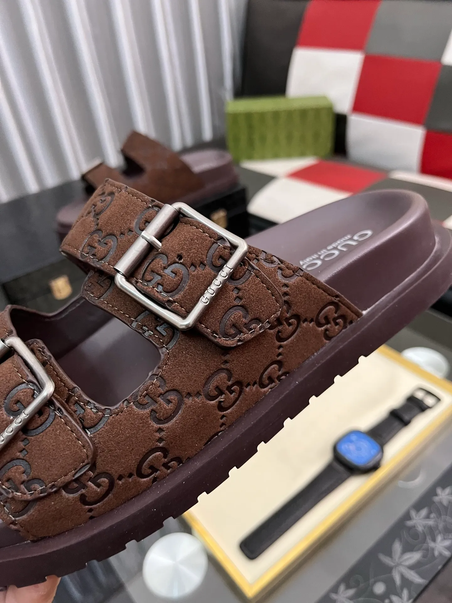 Men's shoes 💰340⌚️⌚️ (gucci-Gucci) New men's slippers, high-end boutique, made of cowhide, with exquisite embossed logo decoration on the upper, fine workmanship, super soft soles, casual, loose and comfortable, a must-have in summer! \nsize：38-44